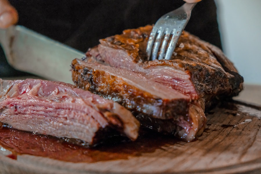 Carne servida con acompañamientos